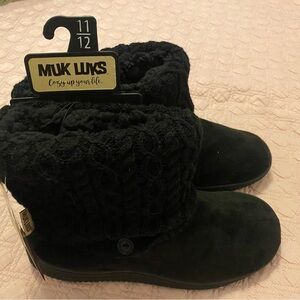 New with tags Ladies Muk Luk Slippers Size XL 11-12 Black